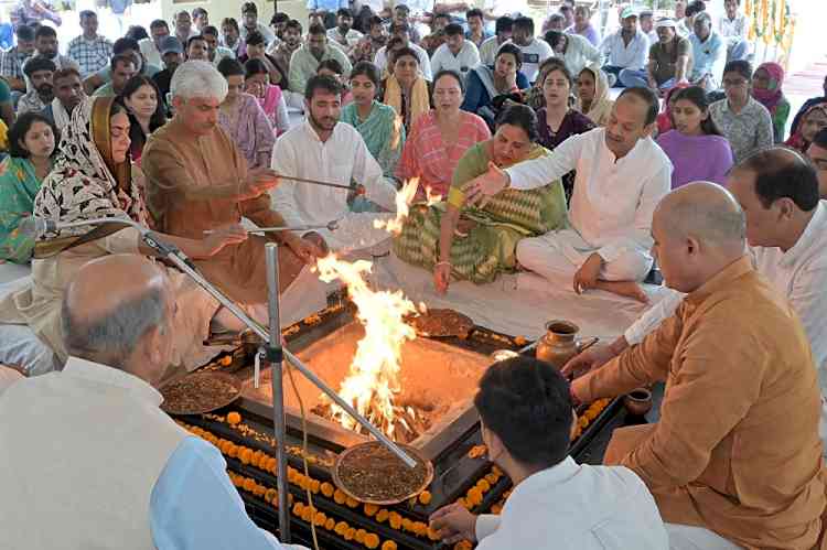 महर्षि वाल्मीकि जयंती पर एमडीयू में हुआ स्वच्छता योद्धाओं का सम्मान