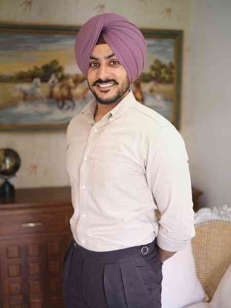 Ammy Virk, Sarjun Mehta, Sonam Bajwa & others mourn the loss Rajvir Jawanda