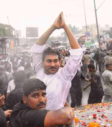 Jagan leads protest against privatisation of medical colleges