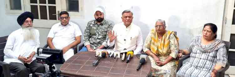 Manoranjan Kalia slams illegal inclusion of party functionaries’ names on foundation stones