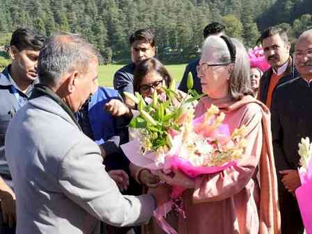 Sonia Gandhi reaches Shimla for statue unveiling of stalwart Virbhadra Singh 