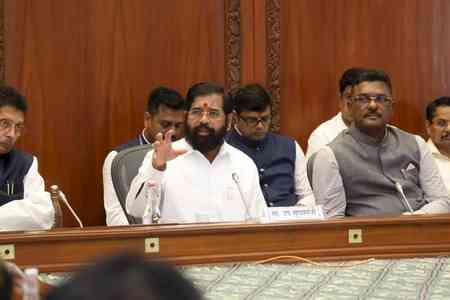 Maha govt announces Diwali gift of Rs 6,000 to state transport body employees