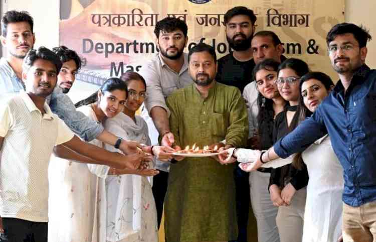 Journalism Students celebrate Diwali with great enthusiasm