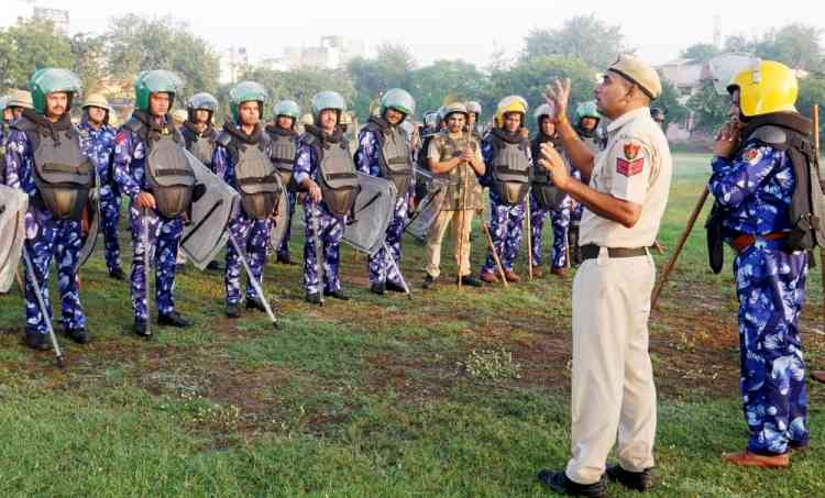साइबर सुरक्षा जागरूकता माह के तहत पुलिस ने किया विद्यार्थियों को जागरुक