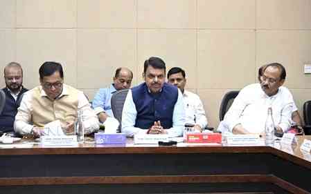 Maha CM urges GoI to set up a permanent centre in Mumbai for India Maritime Week