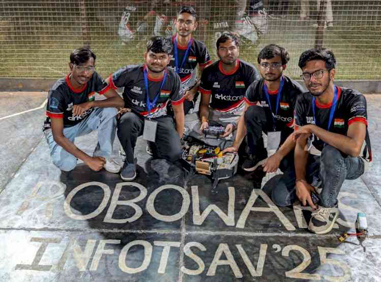 UIET Students Win First Prize and Cash Award of Rs. 30,000 at IIITM Gwalior Fest