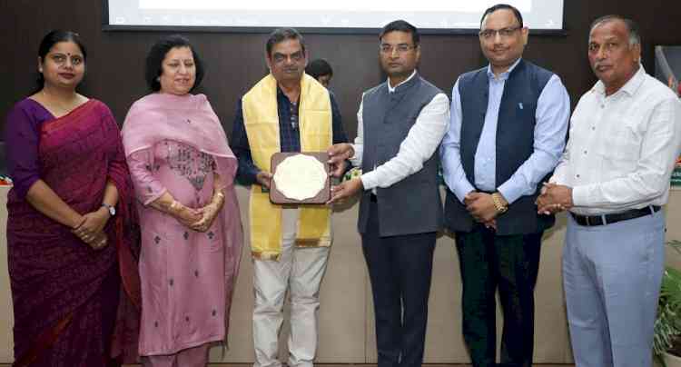 कार्यशाला में विद्यार्थियों को दिया शैक्षणिक अवसरों, छात्रवृत्तियों, व्यक्तित्व विकास और विदेश में अध्ययन की तैयारी के लिए मार्गदर्शन