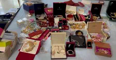 CBI arrest senior Punjab IPS officer on graft charge, large amounts of cash, jewellery recovered