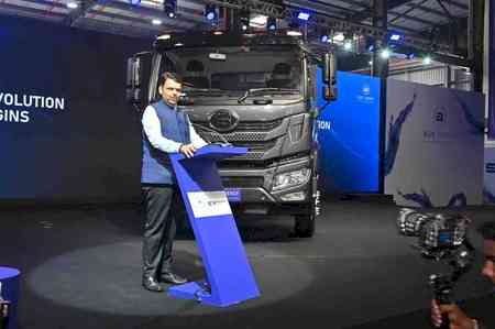 Maha govt will support production of electric trucks: CM Fadnavis