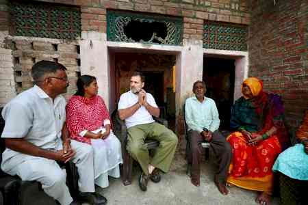 Will fight for justice, says Rahul Gandhi after meeting kin of lynched Dalit in UP's Fatehpur