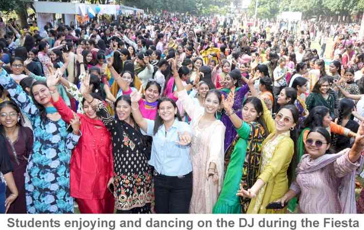 KMV Successfully Organises Vibrant & Grand Diwali Fiesta – An Exhibition-cum-Sale