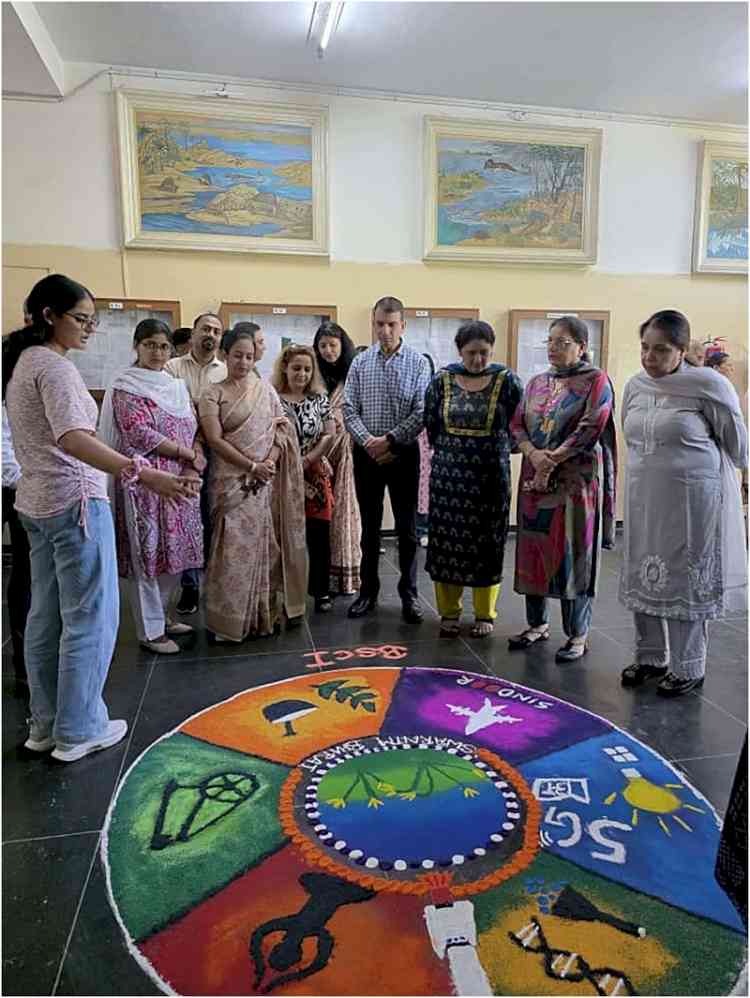 Rangoli Competition on the theme “Swarnim Bharat- Virasat aur Vikas” in celebration of Diwali by Department of Zoology, Panjab University 