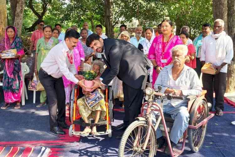 गांधी कुष्ठ आश्रम में दिवाली मिलन कार्यक्रम
