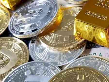 Silver trades flat, 8 pc off peak level