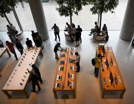 India’s smartphone market grows 3 pc year in July-Sep, Apple posts record shipments