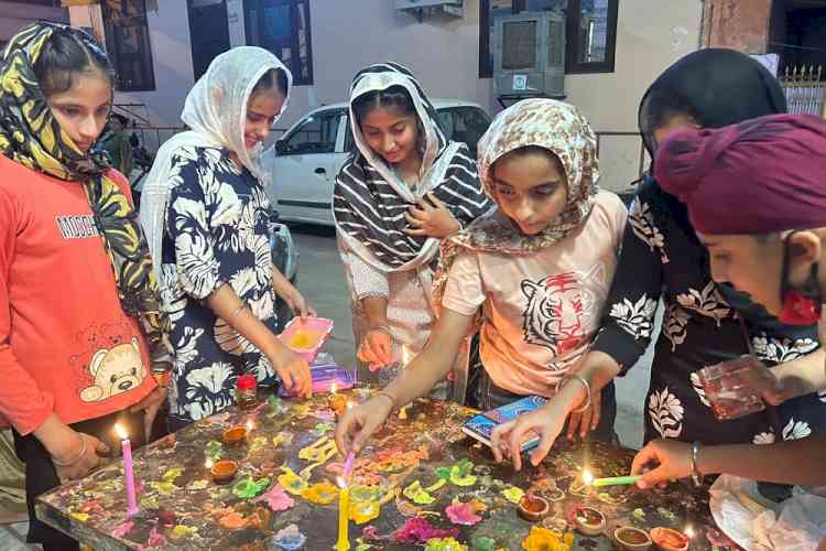 गुरूद्वारा बाबा सोमा शाह में धूमधाम से मनाया गया बंदी छोड़ दिवस