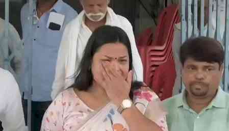 Bihar polls: RJD candidate breaks down after her nomination was cancelled  