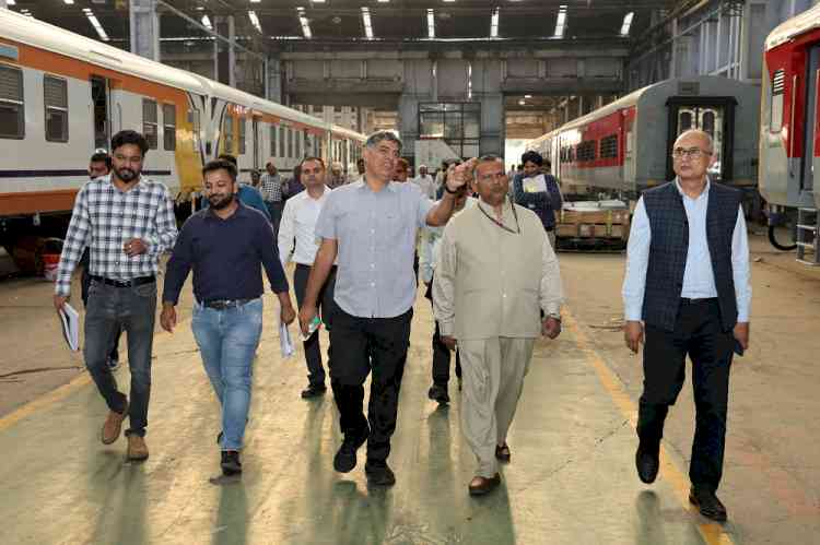 Hari Shankar Verma, Director General (Safety), Railway Board visits Rail Coach Factory