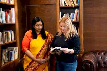 Indian Embassy presents books to Slovak radio and television library