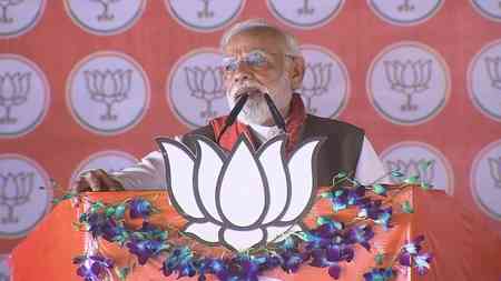 PM Modi hurls ‘lathbandhan’ jibe at Oppn, urges youths to vote for Viksit Bihar