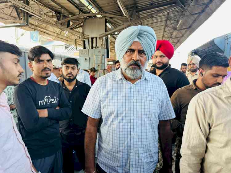 MLA Pargat Singh charges Railways with failure to facilitate Chhath Puja travellers at Jalandhar Railway Station
