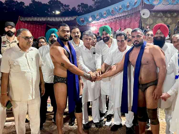MP Manish Tewari Attends Wrestling Dangal Held in Manimajra; Praises Players’ Performances