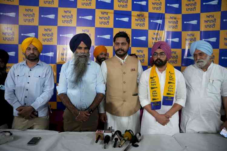 Leader Yadwinder Singh Returns to Aam Aadmi Party; Working President Sherry Kalsi Welcomes Him Back to AAP Family