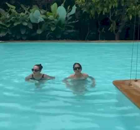 Neena Gupta finds a swimming partner in Soni Razdan