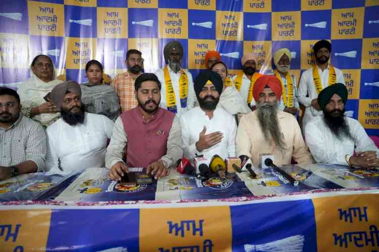 Dozens of Families Leave Congress to Join AAP in Tarn Taran