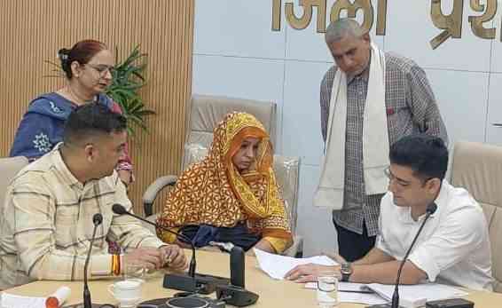 नगराधीश ने समाधान शिविर में सुनी नागरिकों की शिकायतें; शीघ्र निपटारे के दिए निर्देश