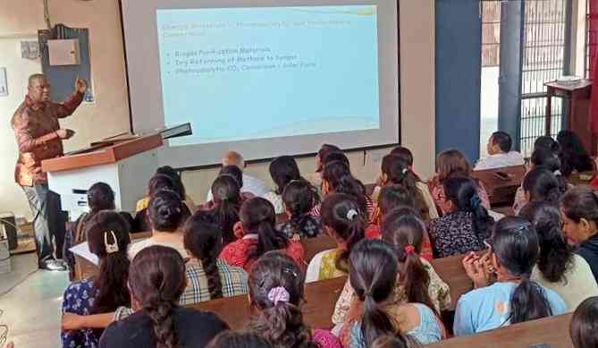 अफ्रीका के प्रो. पीटर रमाशादी ने सतत ऊर्जा, रासायनिक रूपांतरण पर दिया व्याख्यान