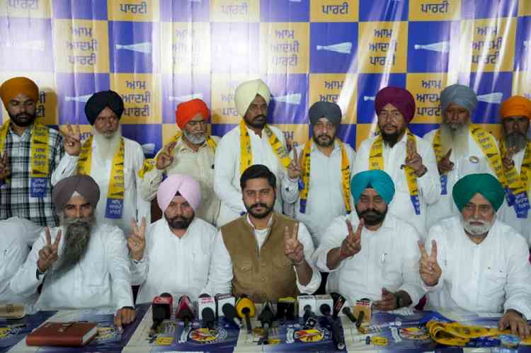 Major Setback for Congress in Tarn Taran as Hundreds of Congress Leaders and Workers Join AAP