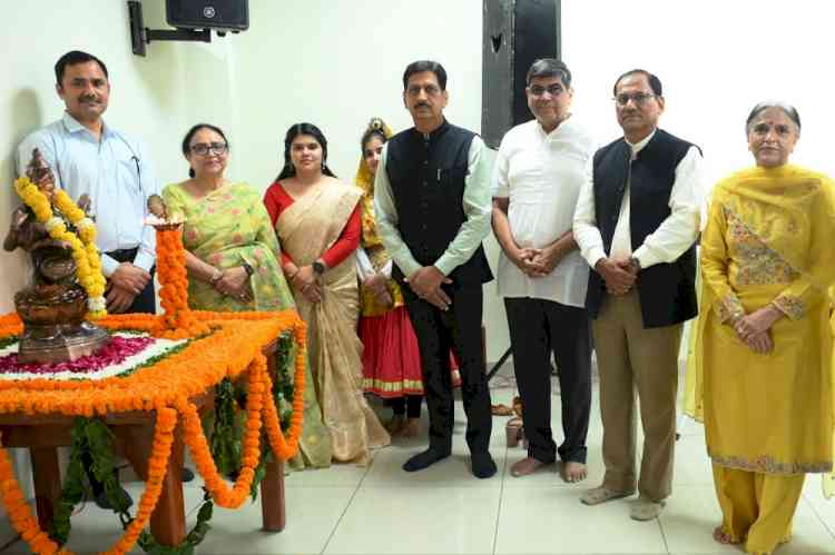 स्वयं में परिवर्तन लाकर समाज में सकारात्मक बदलाव के वाहक बनें युवाः आईएएस डॉ. यशपाल