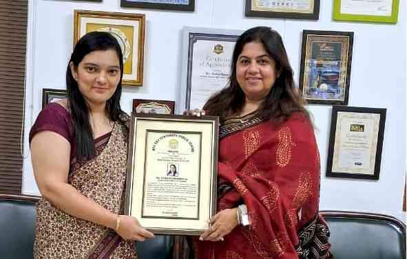When Passion Meets Purpose: Sanskriti KMV’s Surbhi Bhardwaj Honoured as Best Teacher
