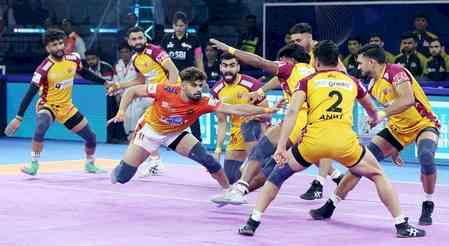 PKL 12: Puneri Paltan fight off resilient Telugu Titans, set up ultimate clash with Dabang Delhi