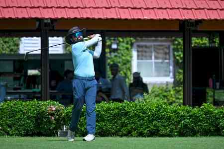 Golf: Aman Raj stays three shots ahead as young Veer chases hard in IGPL Kolkata