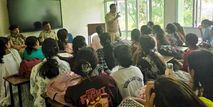 विशेष अभियान चलाकर रोहतक पुलिस लगातार कर रही साइबर सुरक्षा के प्रति जागरुक