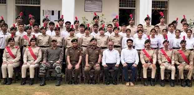 हिंदू कॉलेज में एनसीसी रैंक वितरण समारोह आयोजित