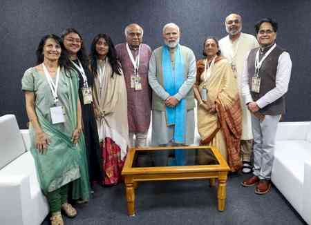 PM Modi meets Sardar Patel's family ahead of 'Rashtriya Ekta Diwas' celebrations in Gujarat tomorrow