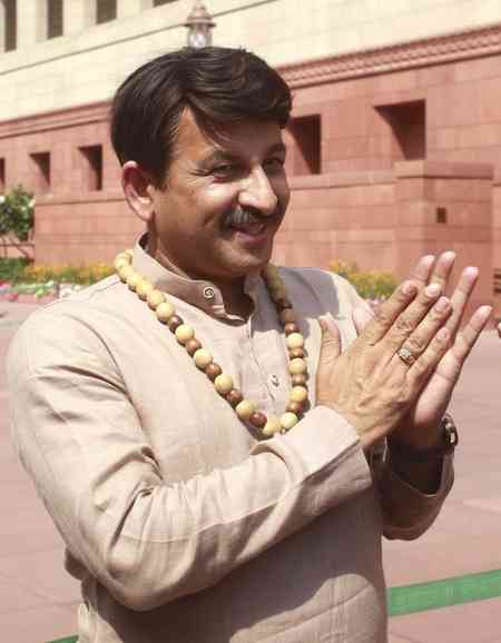 No one can do politics by hurting people’s faith: Manoj Tiwari slams Mahagathbandhan