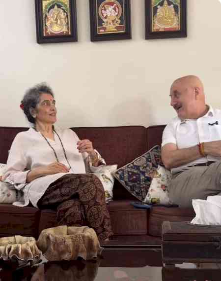 How Ashoke Pandit and Anupam Kher are helping late Satish Shah’s wife Madhu return to her normal life