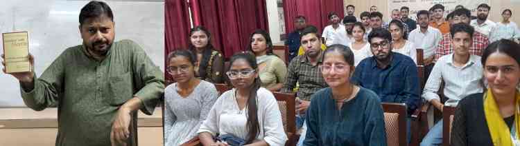 पुस्तकें ज्ञान बढ़ाने के अलावा जीवन कौशल भी करती हैं विकसितः सुनित मुखर्जी