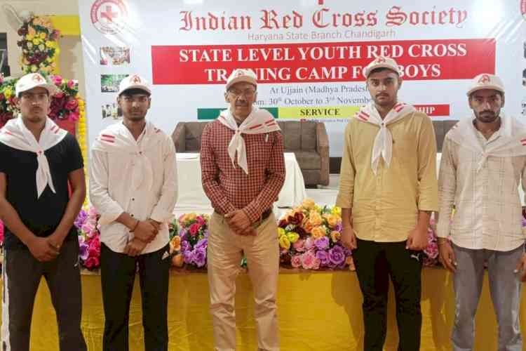 वाईआरसी कैंप में भाग लेने के लिए स्वयंसेवक उज्जैन रवाना