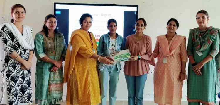 पावरप्वाइंट प्रेजेंटेशन मे पलक ने बाजी मारी