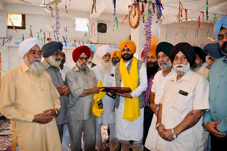 Cabinet Minister Sond urges people to follow teachings of Bhagat Namdev Ji