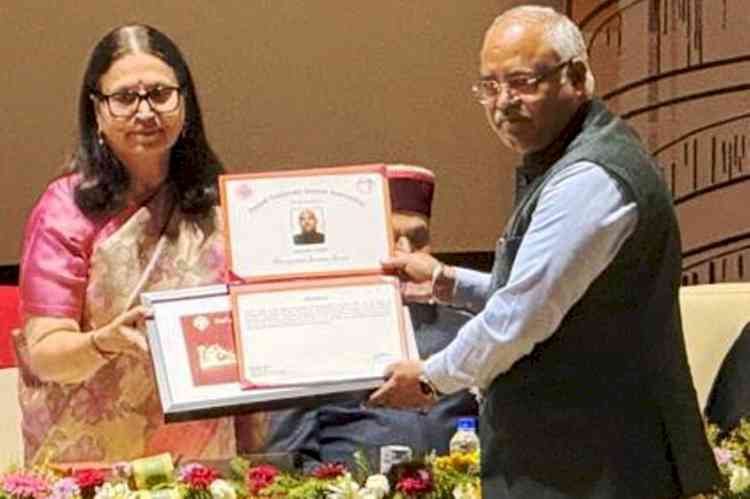 पीयू ने राज्य सूचना आयुक्त अमरजीत सिंह प्रतिष्ठित छात्र के रूप में किया सम्मानित