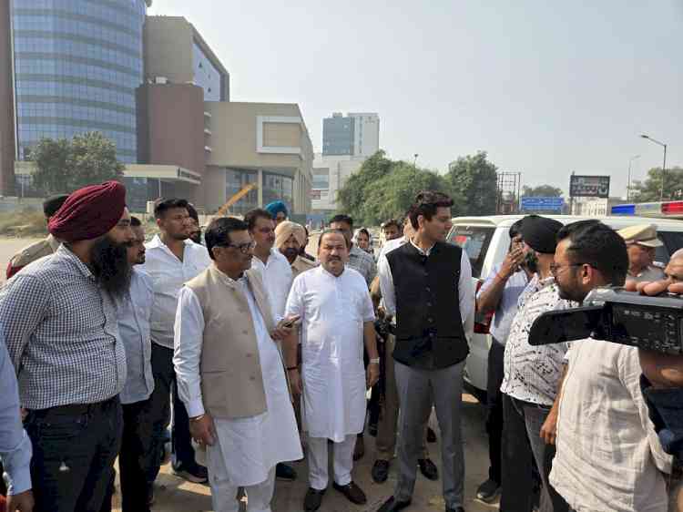 MLA, Sr Dy Mayor and MC Chief inspect static compactor site near Pavilion mall; concerned officials directed to stop open dumping of garbage  