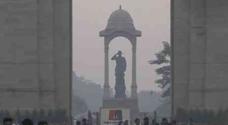 Air quality crosses 400 in several areas as haze envelops Delhi-NCR