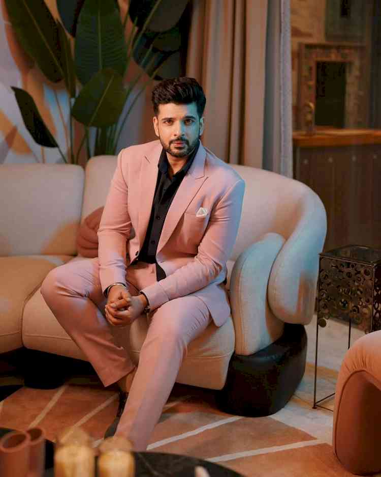 MTV Splitsvilla X6 turns up the heat as Karan Kundrra, the King of Hearts, joins Sunny Leone as the new co-host!