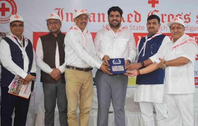 डॉ.दीपक लठवाल को मिला बेस्ट वाईआरसी काउंसलर अवार्ड